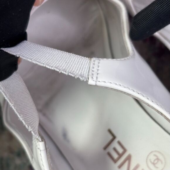 Chanel Patent Mary Jane CC Bow Pumps - Picture 5 of 16